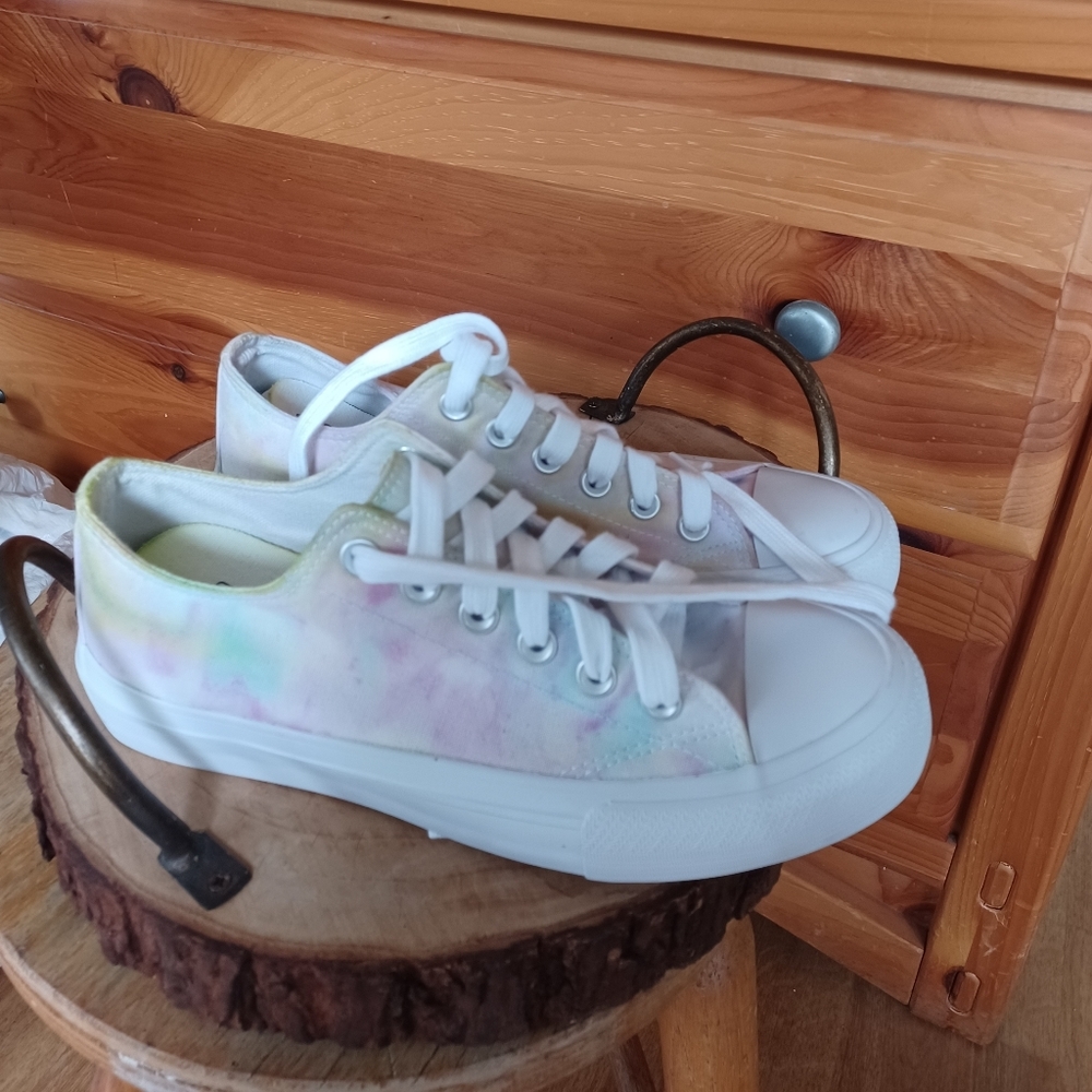 Tye dyed sneakers women's size 8 no boundaries